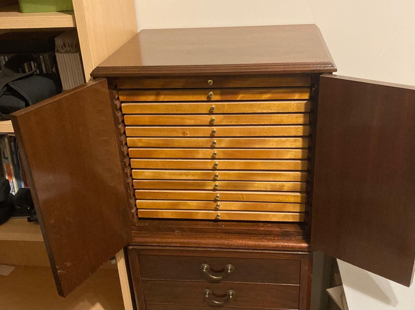 Cabinet form recycled wardrobe